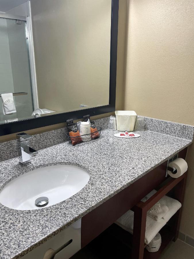 Super 8 By Wyndham Raleigh North East Hotell Exteriör bild
