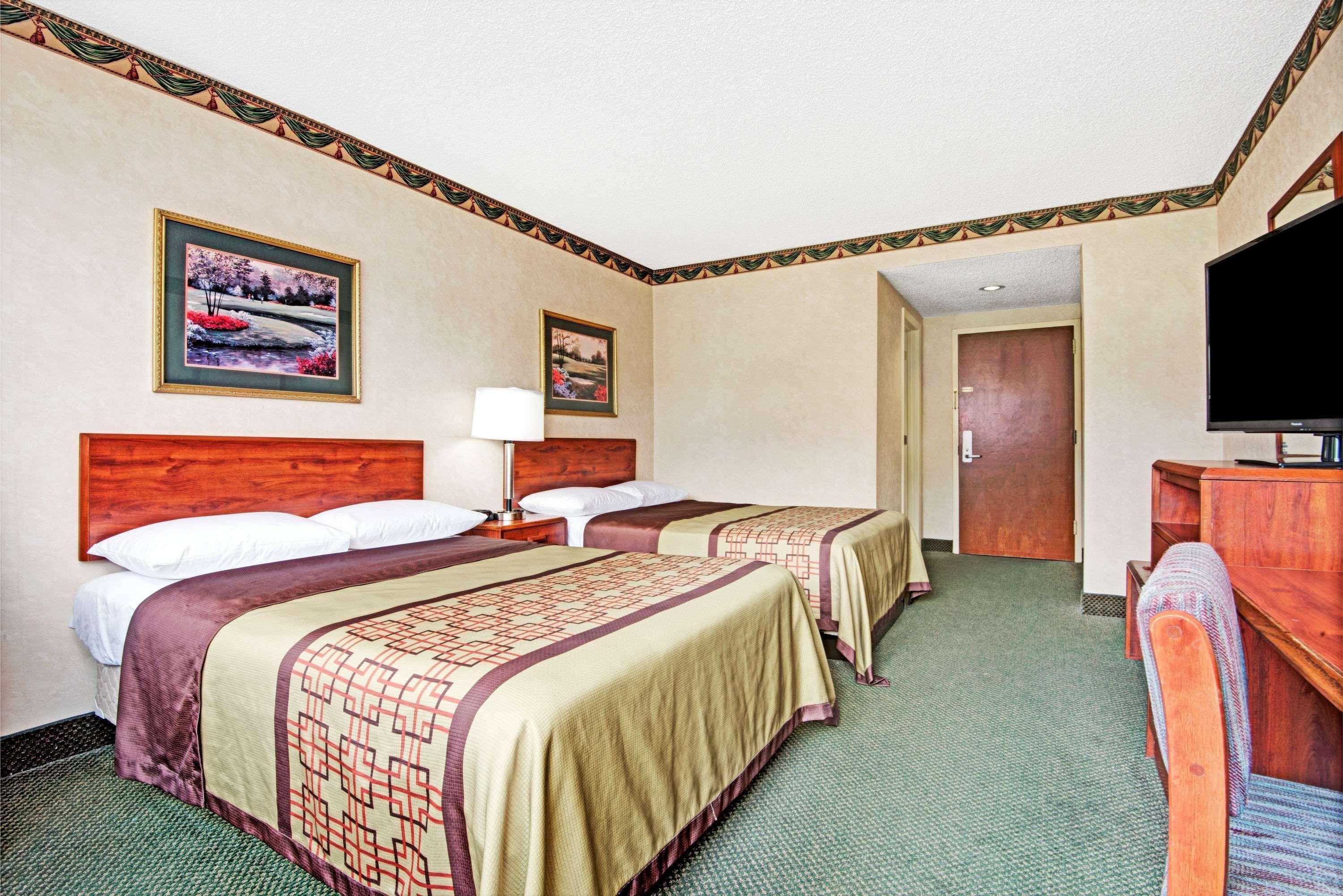 Super 8 By Wyndham Raleigh North East Hotell Exteriör bild