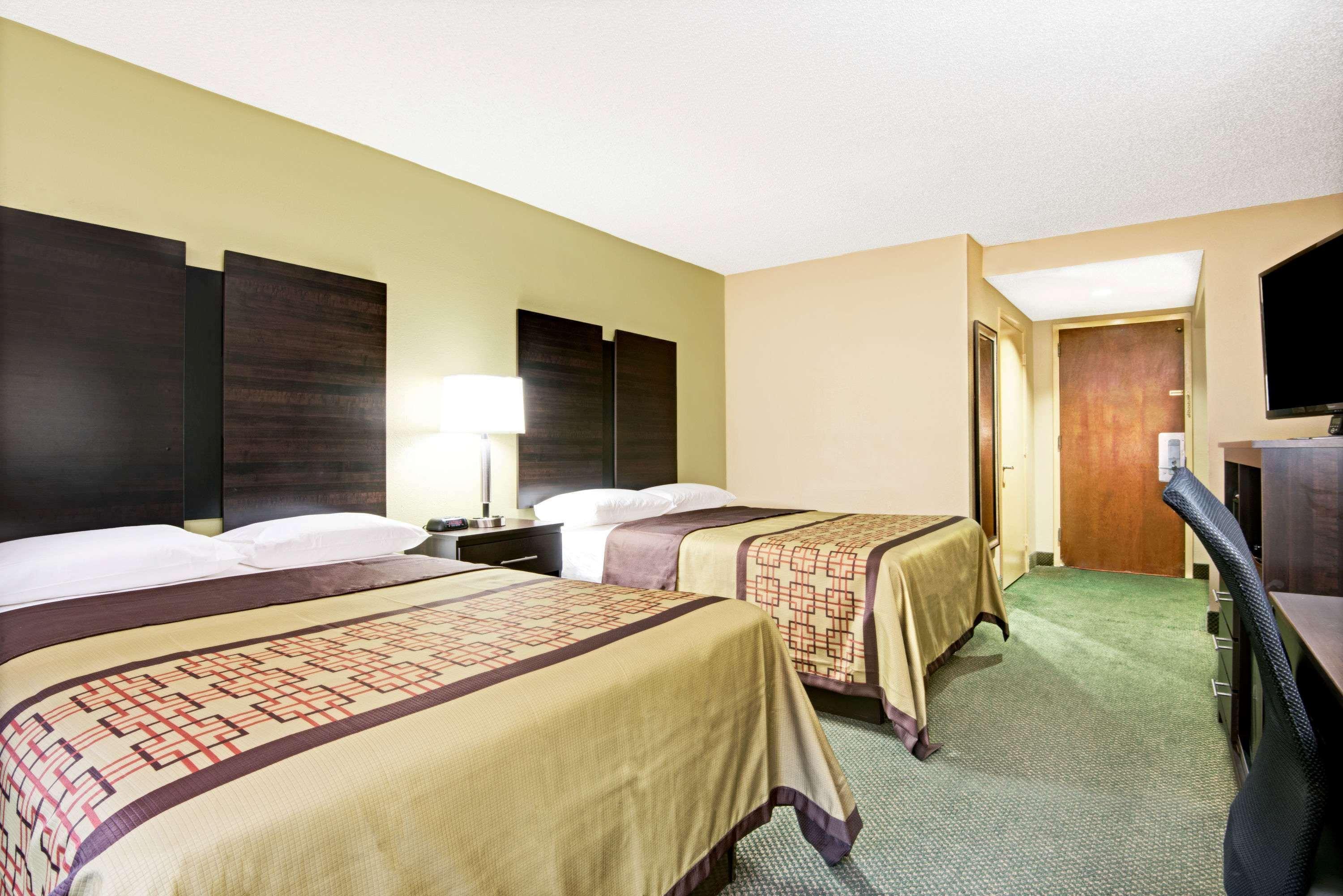 Super 8 By Wyndham Raleigh North East Hotell Exteriör bild