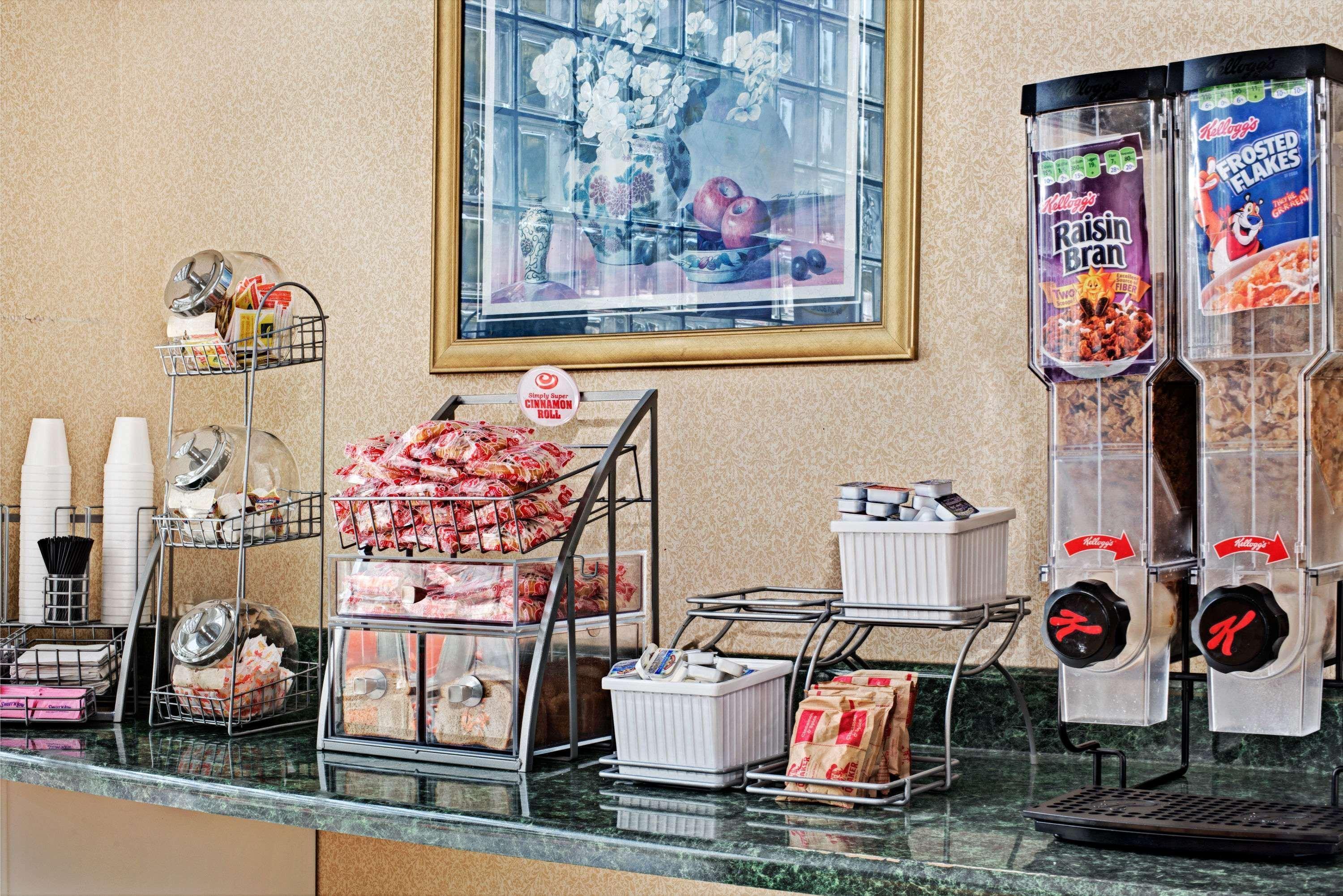 Super 8 By Wyndham Raleigh North East Hotell Exteriör bild